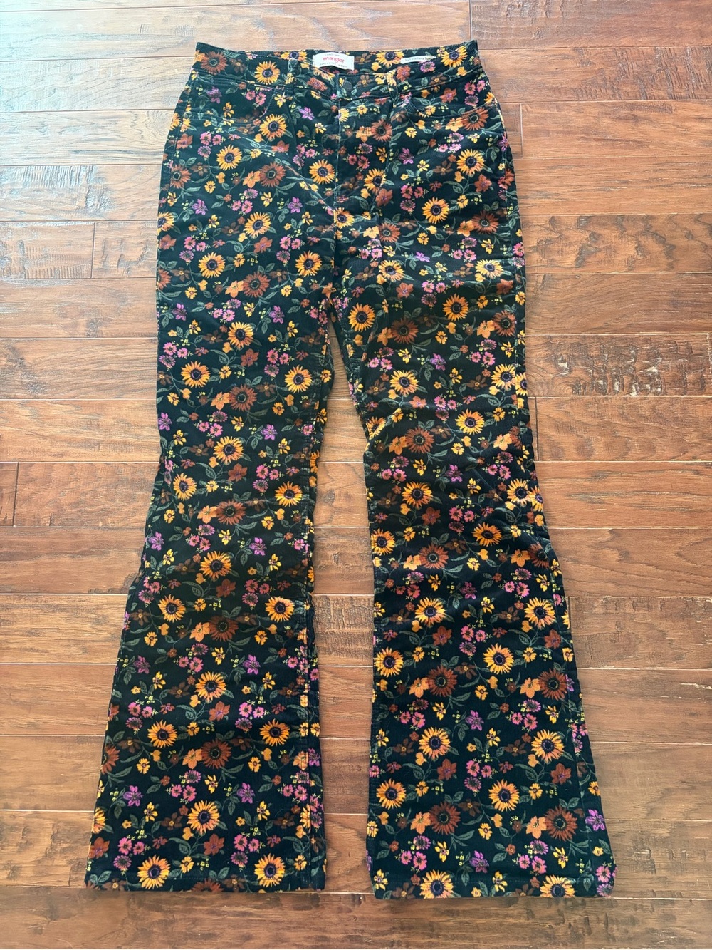 NWOT Wrangler Flare Corduroy 10x32